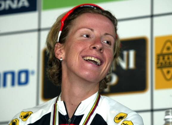 Judith Arndt (Deutschland) - Siegerehrung Radsport WM Damen Weltmeisterschaft 2004, Straßenradsport, Straße, Rad, Zeitfahren, Einzelzeitfahren Porträt Verona Glück, Freude, Begeisterung,