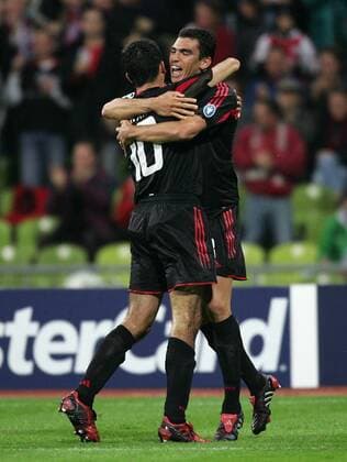 Lucio (re.) und Roy Makaay (beide Bayern) - Torjubel Fußball EC 1 Herren Champions League 2004 2005, FC Bayern München, Gruppe München Freude,
