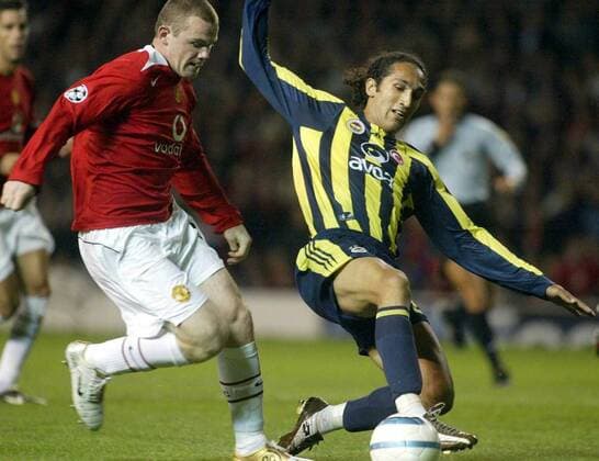 Wayne Rooney (Manchester United, li.) gegen Deniz Baris (Fenerbahce) Fußball EC 1 Herren Champions League 2004 2005, Manchester United - Fenerbahce Istanbul 6:2, ManU, Vdig Gruppe Manchester Dynamik,