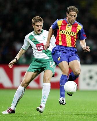 Curro Torres (re., Valencia) gegen Ivan Klasnic (Bremen) Fußball EC 1 Herren Champions League 2004 2005, SV Werder Bremen - FC Valencia 2:1 Gruppe Bremen Dynamik,