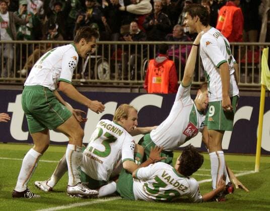 Torjubel Bremen, v.li.: Miroslav Klose, Ludovic Magnin, Nelson Haedo Valdez, Ivan Klasnic und Angelos Charisteas Fußball EC 1 Herren Champions League 2004 2005, SV Werder Bremen, Vdig Gruppe Bremen Freude, Begeisterung,
