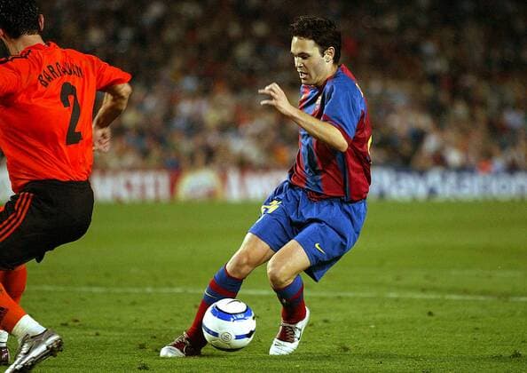 Andres Iniesta Lujan (re., FC Barcelona) gegen Cosmin Barcauan (Donetsk) Fußball EC 1 Herren Champions League 2004 2005, FC Barcelona - Shakhtar Donezk 3:0, Barca, Shakhtyor, Schachtjor, Gruppe pan7297, Barcelona Dynamik,  