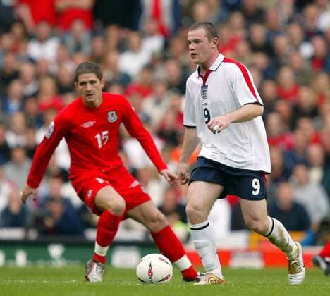 Wayne Rooney (England) am Ball Fußball Länderspiel Herren Weltmeisterschaftsqualifikation 2004, Qualifikation, Länderspiel, Nationalmannschaft, Nationalteam, Einzelbild Manchester Dynamik,