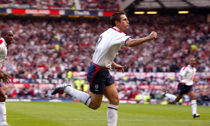 Frank Lampard (England) - Torjubel Fußball Länderspiel Herren Weltmeisterschaftsqualifikation 2004, Qualifikation, Länderspiel, Nationalmannschaft, Nationalteam, Einzelbild Manchester Dynamik, Freude,