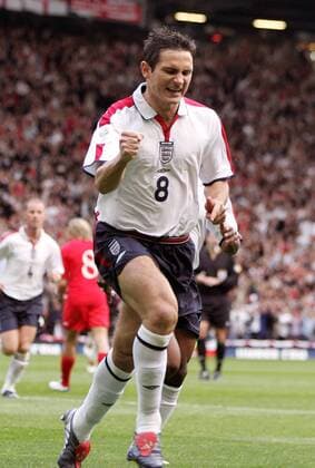 Torschütze Frank Lampard (England) feiert die 1:0-Führung Fußball Länderspiel Herren Qualifikation 2004, Länderspiel, Einzelbild Manchester Begeisterung, Freude,
