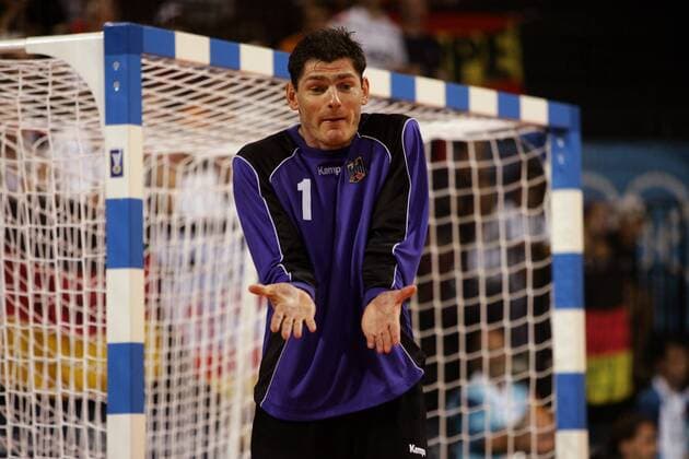 Torwart Henning Fritz (Deutschland) fassungslos Handball OS Sommer Herren Olympische Sommerspiele Athen 2004, Olympia, Olympiade, Spiele, Nationalmannschaft, Nationalteam, Einzelbild Faliron, Faliro