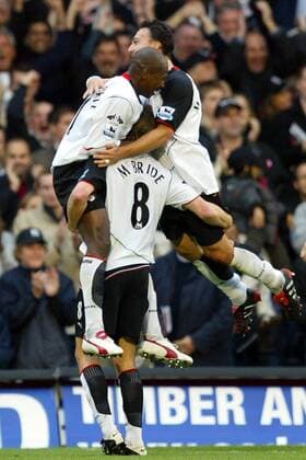 Luis Boa Morte (li.), McBride (Mitte) und Steed Malbranque (alle Fulham) - Torjubel Fußball Herren English Premier League 2004 2005, 1. Englische Liga, Fulham FC London Gruppe Fulham Freude, Begeisterung