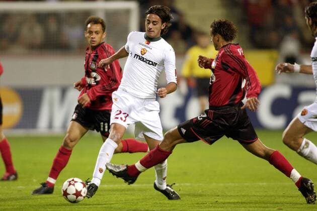 Alberto Aquilani (Roma, Mitte) gegen Jermaine Jones (re., Leverkusen) Fußball EC 1 Herren Champions League 2004 2005, Bayer 04 Leverkusen - AS Rom 3:1 Gruppe Leverkusen Dynamik,