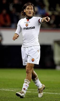 Francesco Totti (Roma) gibt Anweisungen Fußball EC 1 Herren Champions League 2004 2005, AS Rom Einzelbild Leverkusen