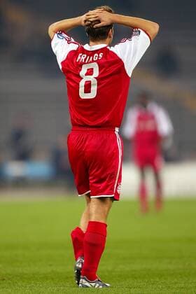 Torsten Frings (Bayern) enttäuscht Fußball EC 1 Herren Champions League 2004 2005, FC Bayern München, Vdig Einzelbild Turin Enttäuschung,