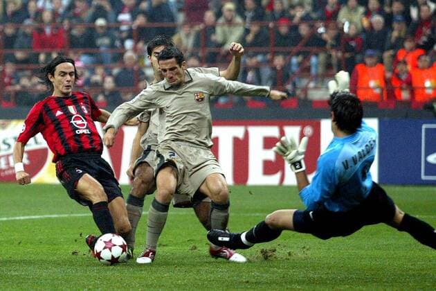 Filippo Inzaghi (Milan, li.) gegen Juliano Belletti (Mitte) und Torwart Victor Valdes (beide FC Barcelona) Fußball EC 1 Herren Champions League 2004 2005, AC Mailand - FC Barcelona 1:0, Barca Gruppe Mailand Dynamik, Kampf, Abwehr,