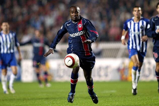 Reinaldo (Paris St. Germain) am Ball Fußball EC 1 Herren Champions League 2004 2005, Paris Saint Germain, PSG Gruppe pan7505 Paris Dynamik,  