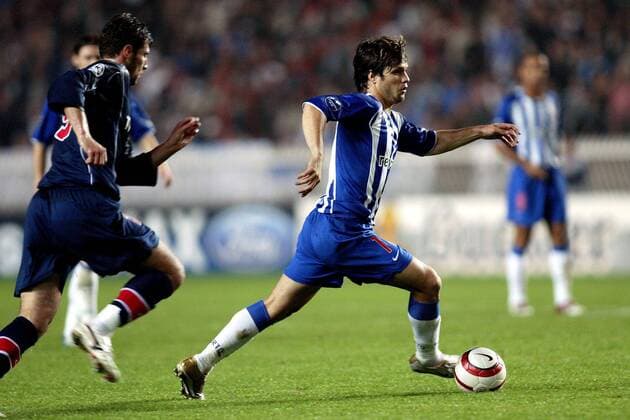 Diego (Porto) am Ball Fußball EC 1 Herren Champions League 2004 2005, Paris Saint Germain - FC Porto 2:0, PSG Gruppe pan7505 Paris Dynamik,  