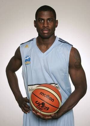 Michael Wright (ALBA) mit Ball Basketball 1. BL Herren BBL 2004 2005, Shooting, Fotoshooting, Fototermin, Studio, Fotostudio, Studioshooting, ALBA Berlin Einzelbild Berlin