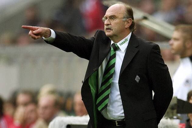 Interimstrainer Horst Köppel (Gladbach) gibt Anweisungen Fußball 1. BL Herren Saison 2004 2005, Borussia Mönchengladbach Einzelbild Mönchengladbach