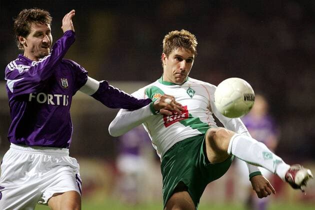 Glen de Boeck (li., Anderlecht) gegen Ivan Klasnic (Bremen) Fußball EC 1 Herren Champions League 2004 2005, SV Werder Bremen - RSC Anderlecht 5:1 Gruppe Bremen Dynamik,