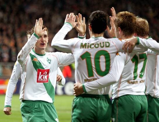 Torjubel Bremen, v.li.: Miroslav Klose, Johan Micoud, Ivan Klasnic und Ludovic Magnin Fußball EC 1 Herren Champions League 2004 2005, SV Werder Bremen Gruppe Bremen Begeisterung, Freude,