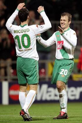 Daniel Jensen (re.) und Johan Micoud (beide Bremen) - Torjubel Fußball EC 1 Herren Champions League 2004 2005, SV Werder Bremen Gruppe Bremen Begeisterung, Freude,