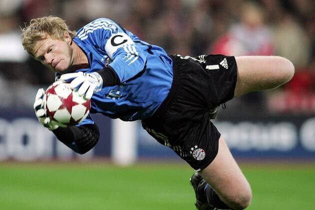 Torwart Oliver Kahn (Bayern) - Torwartparade Fußball EC 1 Herren Champions League 2004 2005, FC Bayern München Einzelbild München Abwehr, Dynamik,