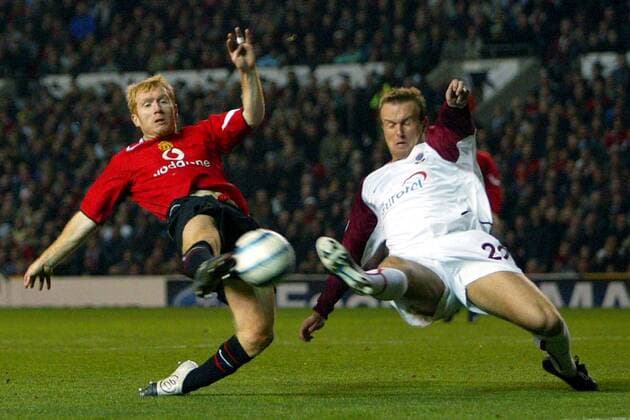 Paul Scholes (Manchester United, li.) gegen Jiri Homola (Sparta Prag) Fußball EC 1 Herren Champions League 2004 2005, Manchester United FC - Sparta Prag 4:1, ManU, Vdig Gruppe Manchester Dynamik, Kampf,