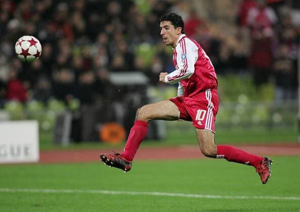 Roy Makaay (Bayern) fixiert den Ball Fußball EC 1 Herren Champions League 2004 2005, FC Bayern München, Aufmacher Einzelbild München Dynamik,