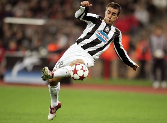 Fabio Cannavaro (Juventus) - Ballannahme Fußball EC 1 Herren Champions League 2004 2005, Juventus Turin, Juve, Aufmacher Einzelbild München Dynamik,
