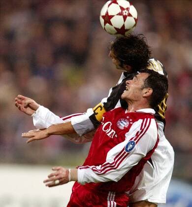 Willy Sagnol (Bayern, vorn) gegen Alessandro del Piero (Juventus) Fußball EC 1 Herren Champions League 2004 2005, FC Bayern München - Juventus Turin 0:1, Juve, Gruppe München Dynamik,