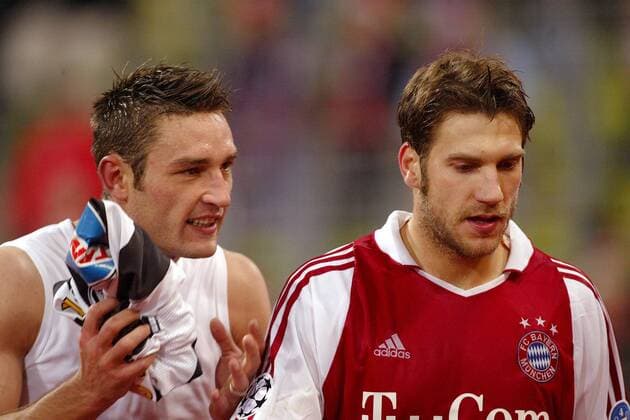 Robert Kovac (li.) beschwert sich bei Torsten Frings (beide Bayern) Fußball EC 1 Herren Champions League 2004 2005, FC Bayern München Gruppe München Spannung,