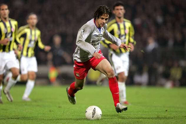 Nilmar (Lyon) am Ball Fußball EC 1 Herren Champions League 2004 2005, Olympique Lyonnais - Fenerbahce Istanbul 4:2, OL, Vdig Einzelbild pan7611 Lyon Dynamik,  