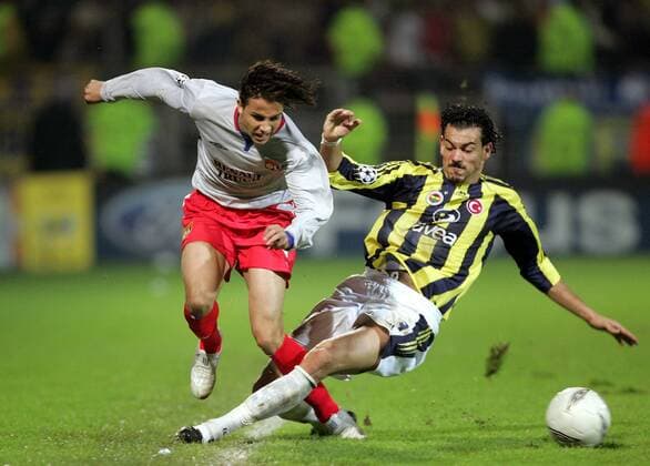Nilmar (Lyon, li.) gegen Cetin Servet (Fenerbahce) Fußball EC 1 Herren Champions League 2004 2005, Olympique Lyonnais - Fenerbahce Istanbul 4:2, OL, Vdig Gruppe pan7611 Lyon Dynamik, Kampf,  