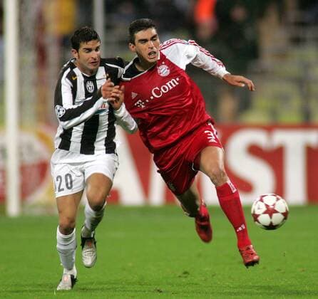 Lucio (Bayern, re.) gegen Manuele Blasi (Juventus) Fußball EC 1 Herren Champions League 2004 2005, FC Bayern München - Juventus Turin 0:1, Juve, Vdig Gruppe München Dynamik,