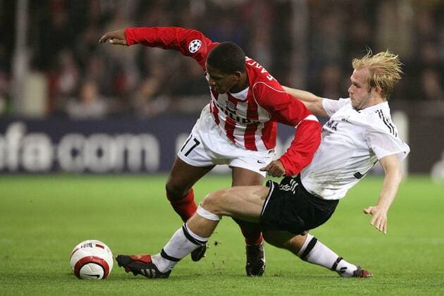Mikael Dorsin (Trondheim, re.) gegen Jefferson Farfan (Eindhoven) - PUBLISHING RIGHTS FOR GERMAN MEDIA ONLY Fußball EC 1 Herren Champions League 2004 2005, PSV Eindhoven - Rosenborg Trondheim 1:0, Vdig Gruppe Eindhoven Dynamik, Kampf,