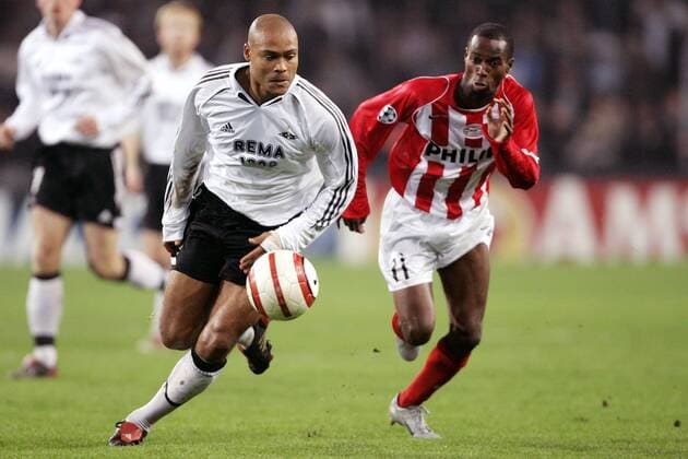DaMarcus Beasley (Eindhoven, re.) gegen Robbie Russel (Trondheim) - PUBLISHING RIGHTS FOR GERMAN MEDIA ONLY Fußball EC 1 Herren Champions League 2004 2005, PSV Eindhoven - Rosenborg Trondheim 1:0, Vdig Gruppe Eindhoven Dynamik,