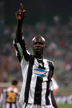 Lilian Thuram (Juventus) - Schlußjubel Fußball EC 1 Herren Champions League 2004 2005, Juventus Turin, Juve, Vdig Einzelbild München