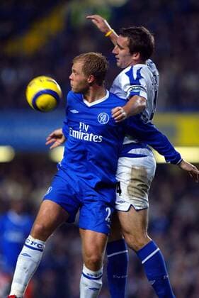 Eidur Gudjohnsen (Chelsea, li.) am Ball vor Alan Stubbs (Everton) Fußball Herren English Premier League 2004 2005, 1. Englische Liga, Chelsea FC London - FC Everton 1:0, Vdig, Gruppe London Dynamik,