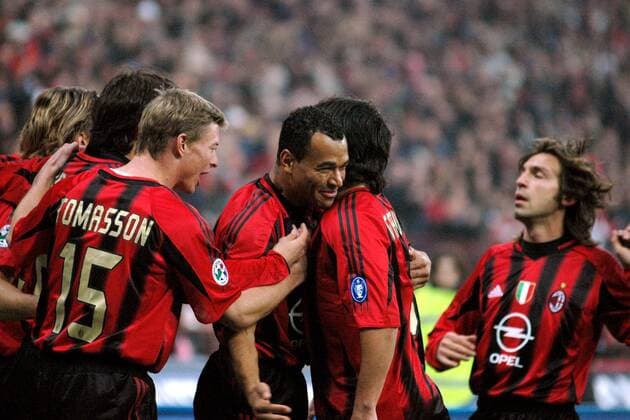 Torjubel Milan v.li.: Jon Dahl Tomasson, Cafu und Gennaro Gattuso Fußball Herren Serie A 2004 2005, 1. Italienische Liga, AC Mailand Gruppe Mailand Freude,
