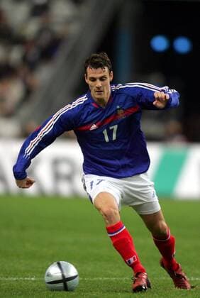 Sebastien Squillaci (Frankreich) am Ball Fußball Länderspiel Herren Länderspiel 2004, Freundschaftsspiel, Test, Testspiel, Nationalmannschaft, Nationalteam Einzelbild pan7717 Paris Dynamik  