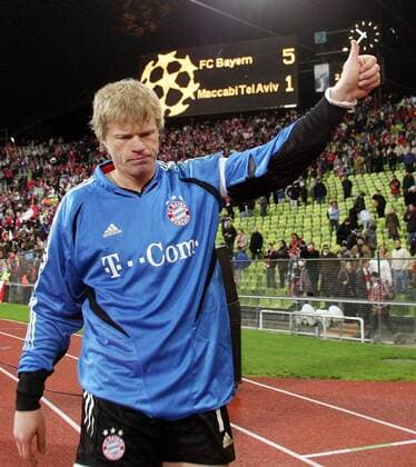 Torwart Oliver Kahn (Bayern) zufrieden nach dem 5:1 Erfolg über Maccabi Tel Aviv Fußball EC 1 Herren Champions League 2004 2005, FC Bayern München Einzelbild München