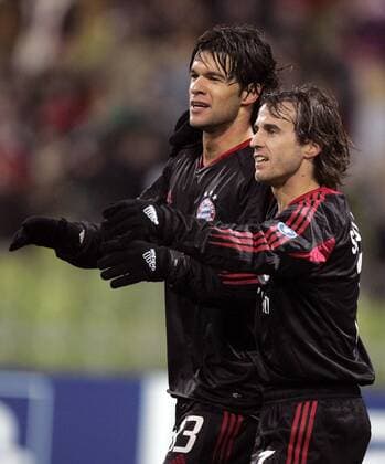 Michael Ballack (li.) und Mehmet Scholl (beide Bayern) - Torjubel Fußball EC 1 Herren Champions League 2004 2005, FC Bayern München Gruppe München Freude,