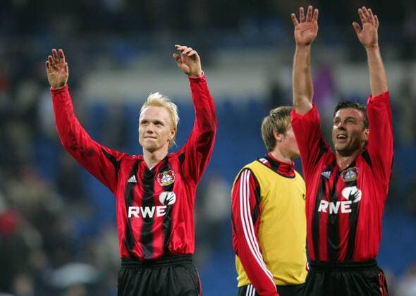 Carsten Ramelow (li.) und Bernd Schneider (beide Leverkusen) - Schlußjubel Fußball EC 1 Herren Champions League 2004 2005, Bayer 04 Leverkusen Gruppe Madrid Freude,