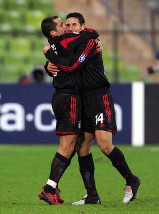 Claudio Pizarro (re.) und Hasan Salihamidzic (beide Bayern) - Torjubel Fußball EC 1 Herren Champions League 2004 2005, FC Bayern München Gruppe München Freude, Begeisterung,