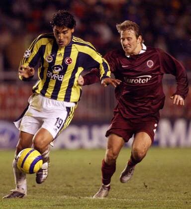 Önder Turaci (Fenerbahce, li.) gegen Tomas Jun (Sparta Prag) Fußball EC 1 Herren Champions League 2004 2005, Sparta Prag - Fenerbahce Istanbul 0:1 Gruppe Prag Dynamik, Kampf,