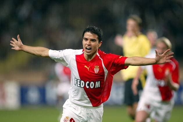 Torschütze Javier Saviola (Monaco) jubelt Fußball EC 1 Herren Champions League 2004 2005, AS Monaco, Vdig Einzelbild pan7764 Monte Carlo Freude, Begeisterung,  