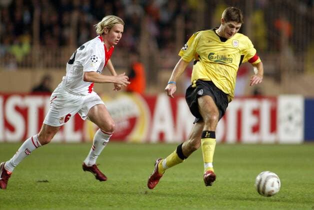 Steven Gerrard (Liverpool, re.) gegen Jaroslav Plasil (Monaco) Fußball EC 1 Herren Champions League 2004 2005, AS Monaco - FC Liverpool 1:0, Vdig Gruppe pan7764 Monte Carlo Dynamik,  