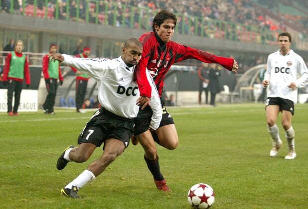 Kaka (Milan, Mitte) gegen Joao Batista (Donetsk) Fußball EC 1 Herren Champions League 2004 2005, AC Mailand - Shakhtar Donezk 4:0, Shakhtyor, Schachtjor Gruppe Mailand Dynamik,