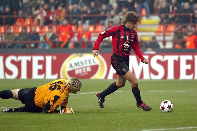 Hernan Crespo (Milan) umkurvt Torwart Jan Lastuvka (Donetsk) und erzielt das 2:0 Fußball EC 1 Herren Champions League 2004 2005, AC Mailand - Shakhtar Donezk 4:0, Shakhtyor, Schachtjor Gruppe Mailand
