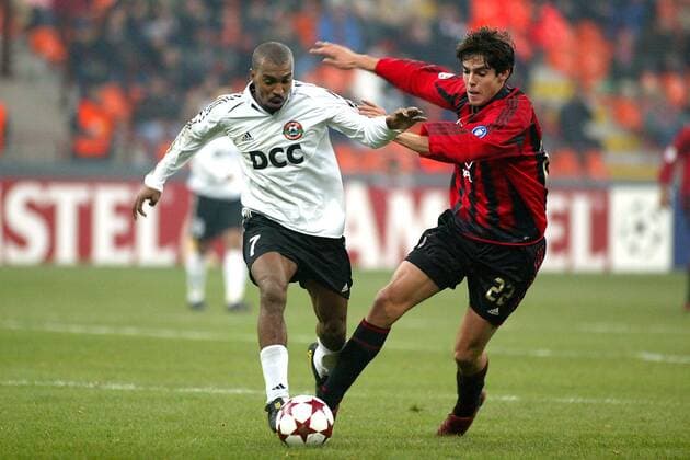 Joao Batista (Donetsk, li.) gegen Kaka (Milan) Fußball EC 1 Herren Champions League 2004 2005, AC Mailand - Shakhtar Donezk 4:0, Shakhtyor, Schachtjor Gruppe Mailand Dynamik,