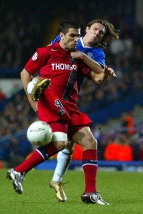 Pauleta (Paris St. Germain, vorn) gegen Aleksei Smertin (Chelsea) Fußball EC 1 Herren Champions League 2004 2005, FC Chelsea London - Paris Saint Germain 0:0, PSG Gruppe London Dynamik,