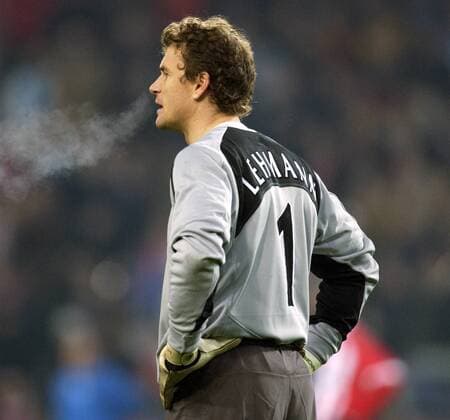 Torwart Jens Lehmann (Arsenal) läßt Dampf ab Fußball EC 1 Herren Champions League 2004 2005, FC Arsenal London Einzelbild Eindhoven Enttäuschung,