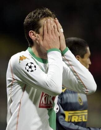 Miroslav Klose (Bremen) schlägt verzweifelt die Hände vors Gesicht Fußball EC 1 Herren Champions League 2004 2005, SV Werder Bremen - FC Internazionale Mailand 1:1, Inter Einzelbild Bremen Enttäuschung, Verzweiflung,